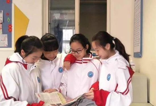 “奶酪体”火遍中小学，字迹虽清晰却很容易被扣分，考生要注意